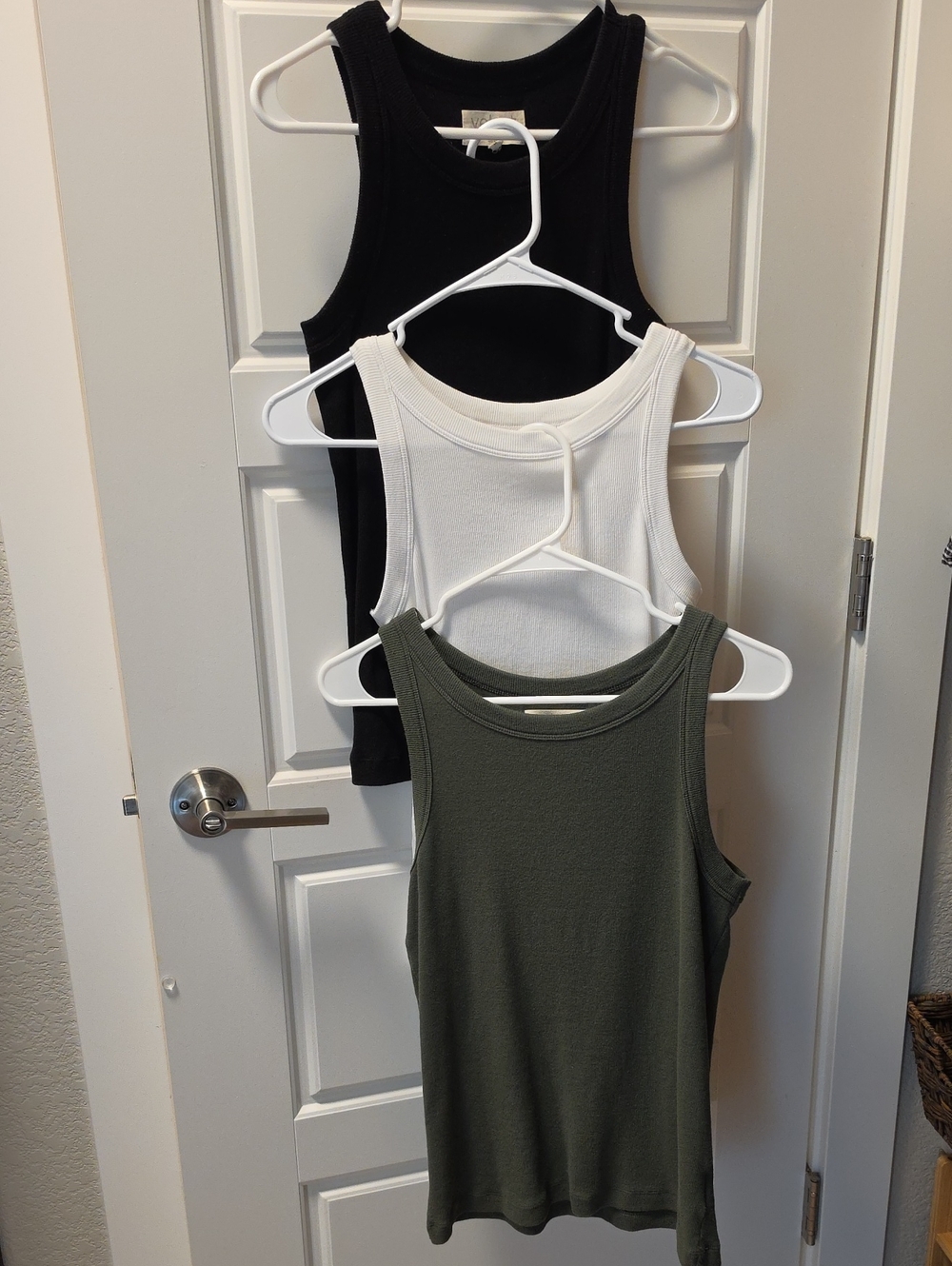 3 Velvet by Graham & Spencer Cruz Tanks M And XL